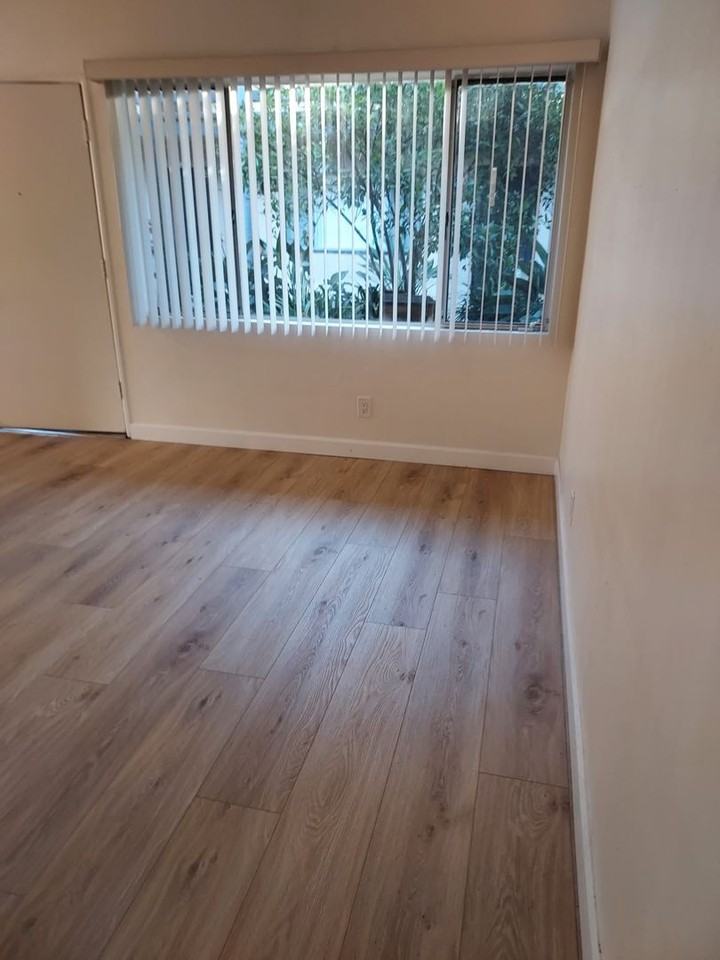 2542 Broadway #D - Photo 4 of 14