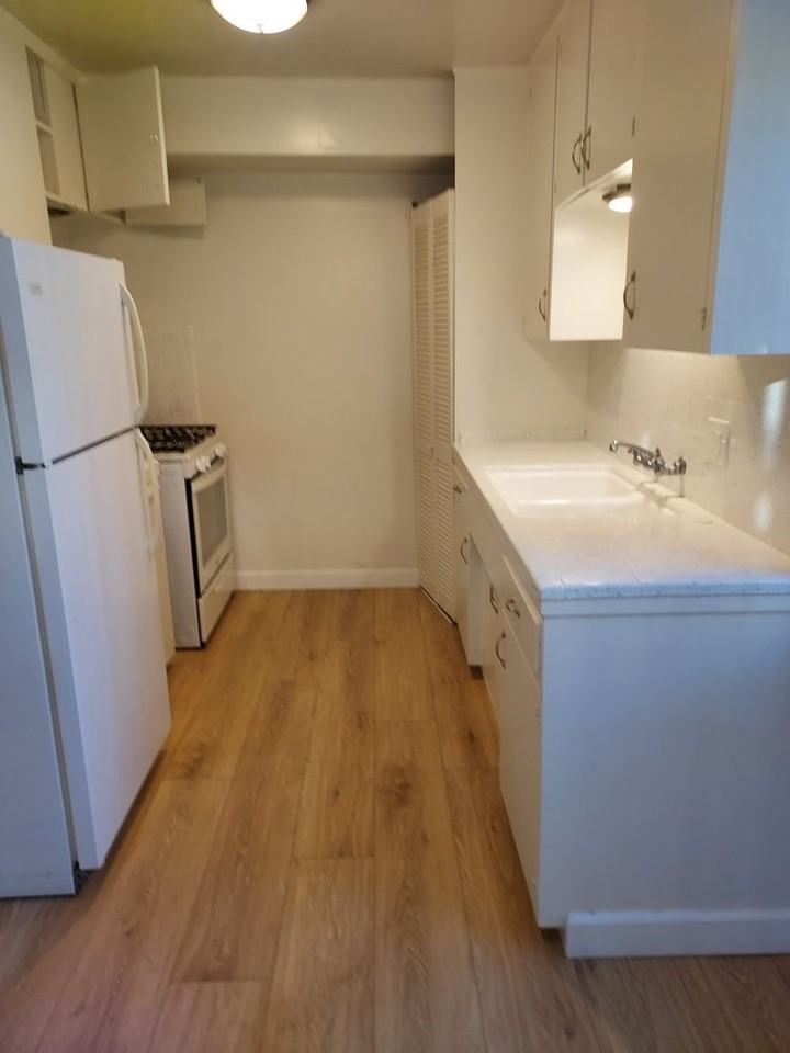 2542 Broadway #D - Photo 7 of 14