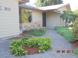 featured image of 911 Nw Oakwood Cir