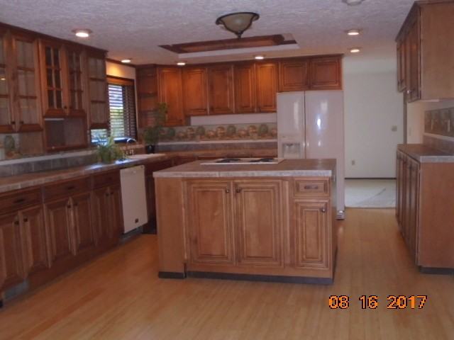 911 Nw Oakwood Cir - Photo 4 of 11