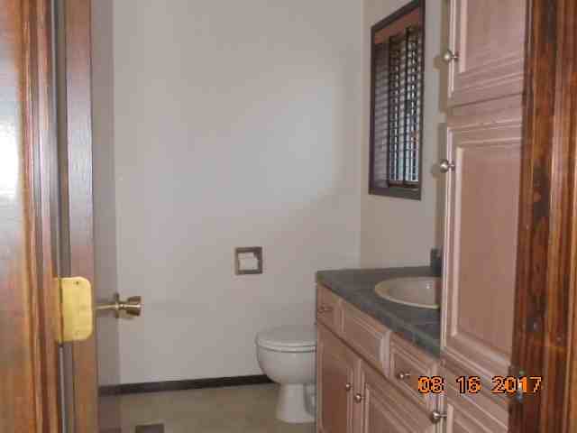 911 Nw Oakwood Cir - Photo 7 of 11