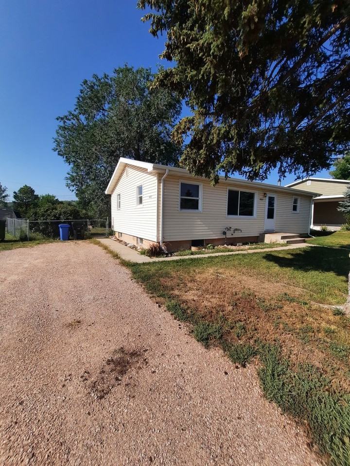 4823 S Canyon Rd - Photo 2 of 15