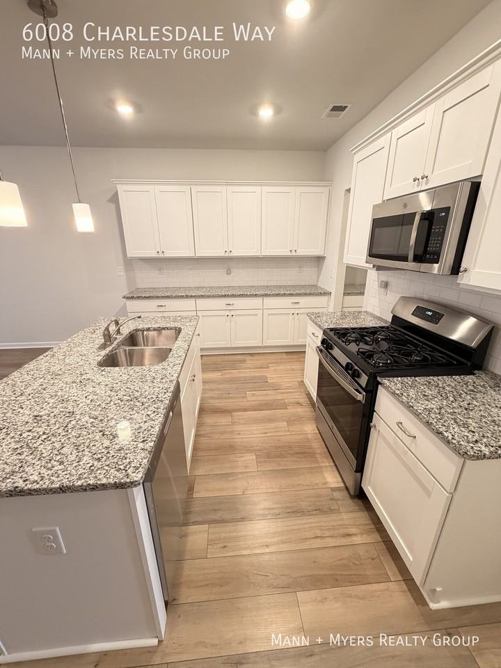 6008 Charlesdale Way - Photo 7 of 36
