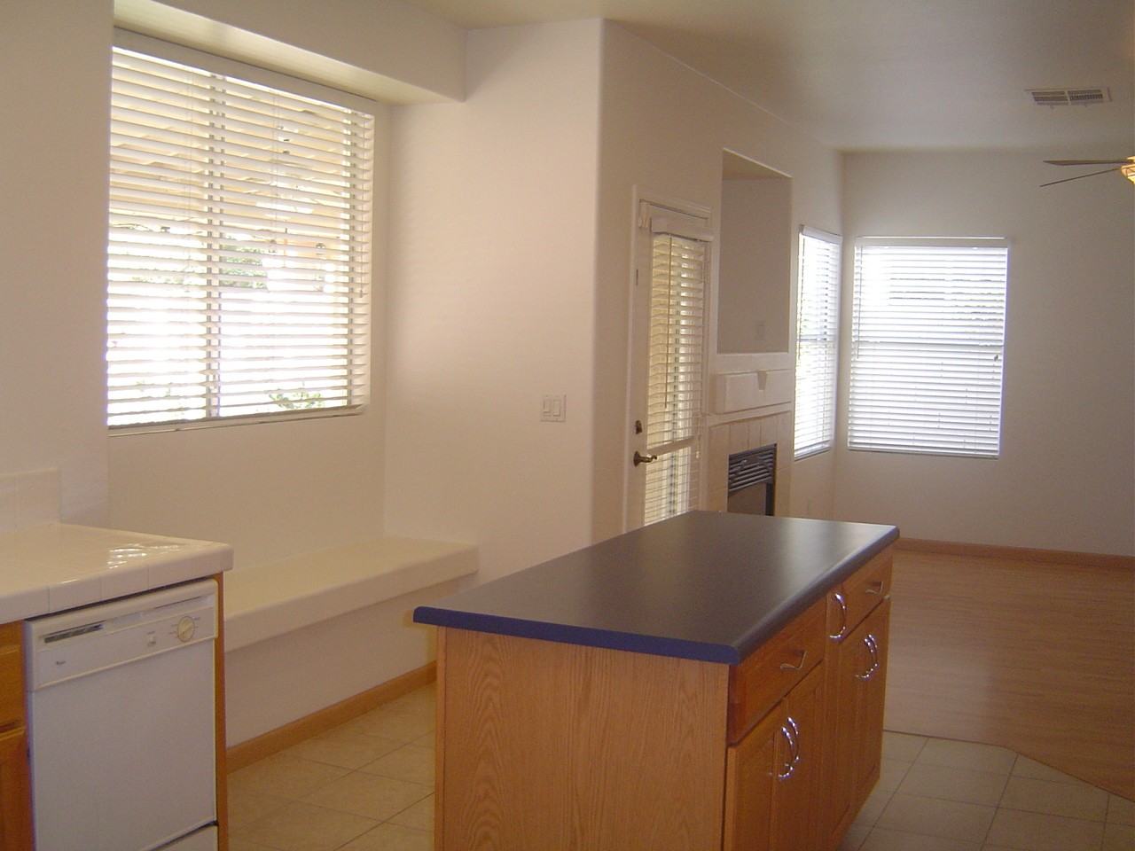10129 Desert Wind Dr - Photo 4 of 35