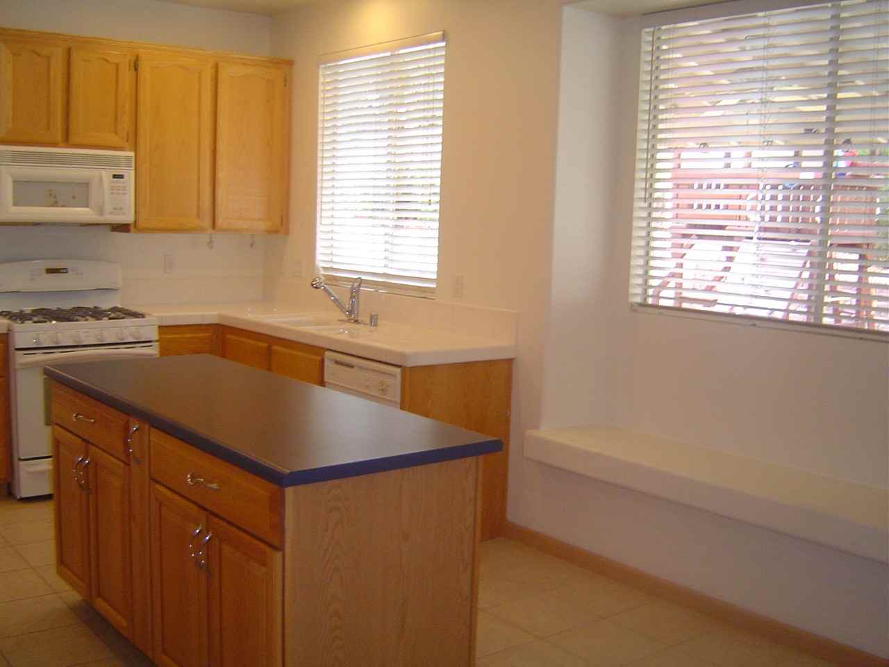 10129 Desert Wind Dr - Photo 6 of 35