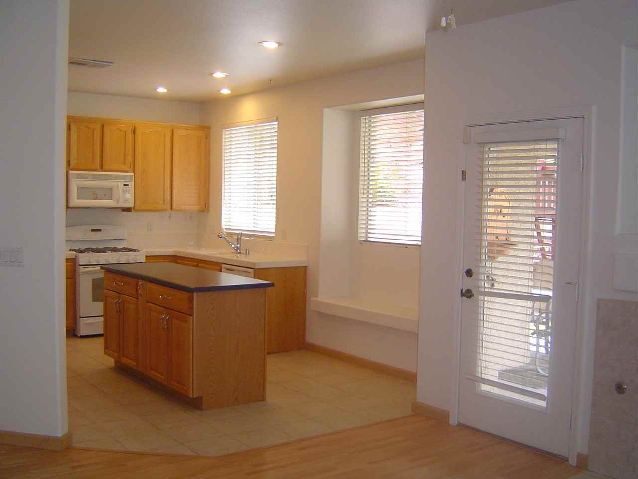 10129 Desert Wind Dr - Photo 7 of 35