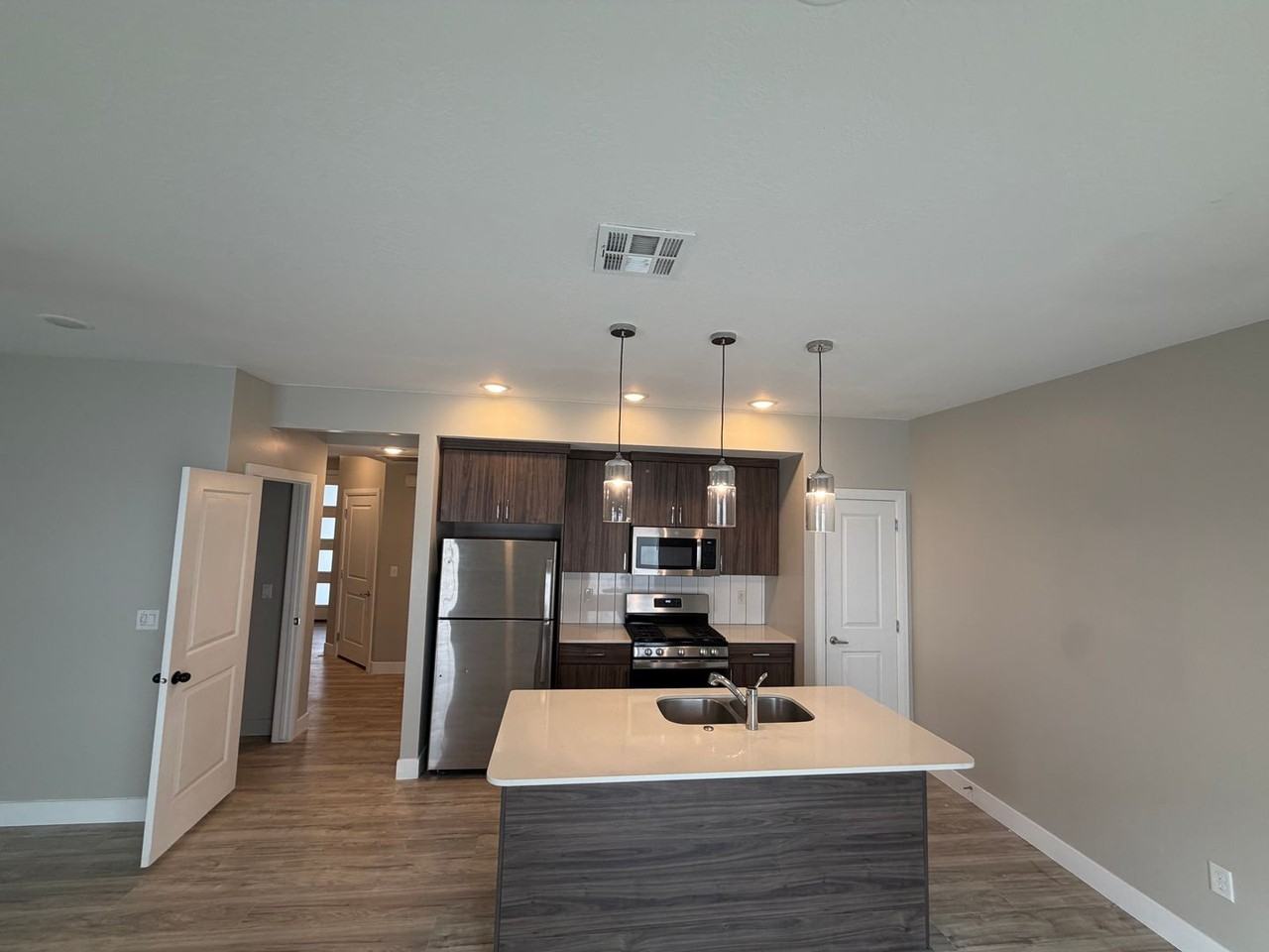 2086 N 325 W #17 - Photo 4 of 18