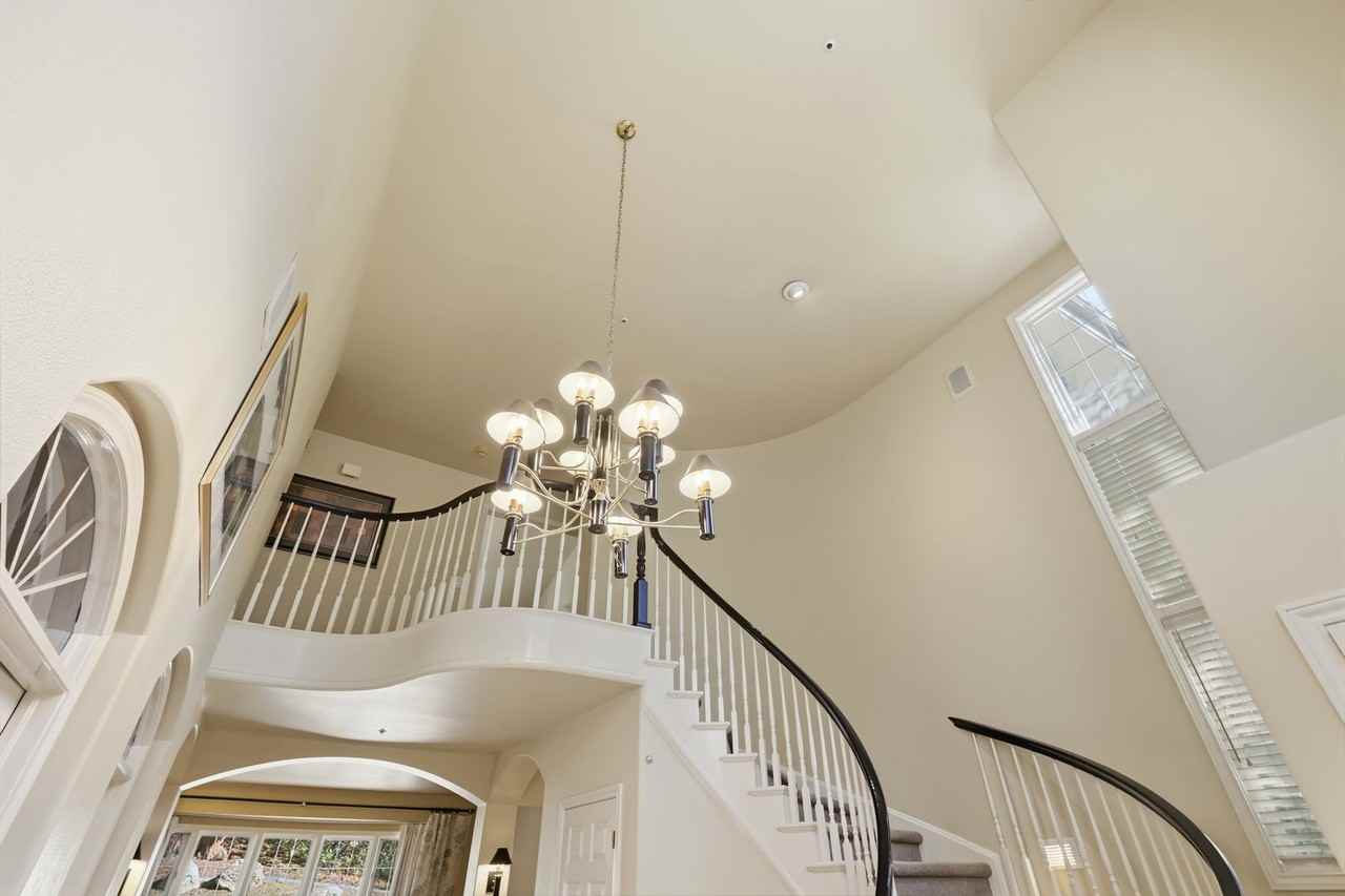 466 Lorraway Dr - Photo 7 of 50