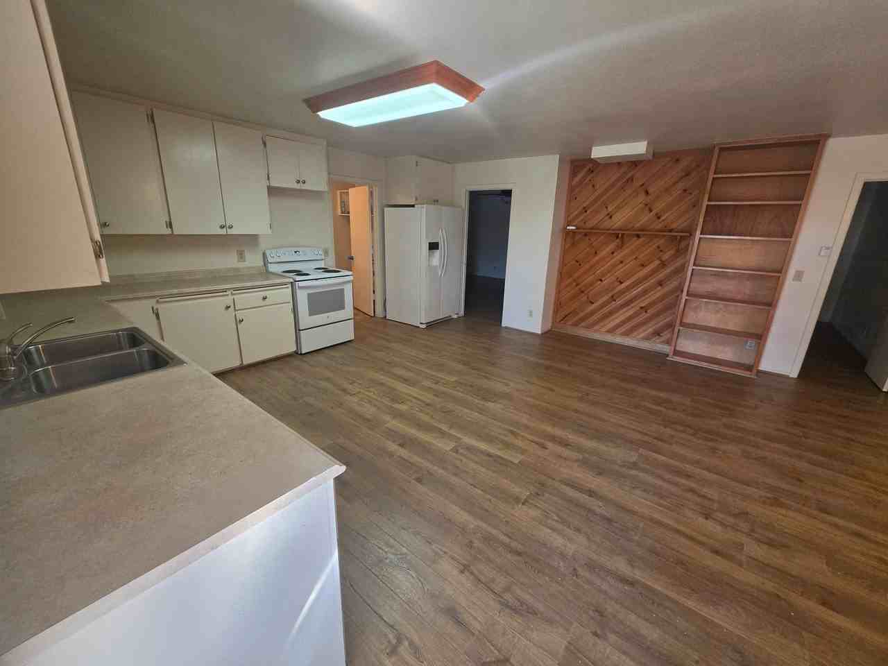 23367 South Ave - Photo 2 of 22