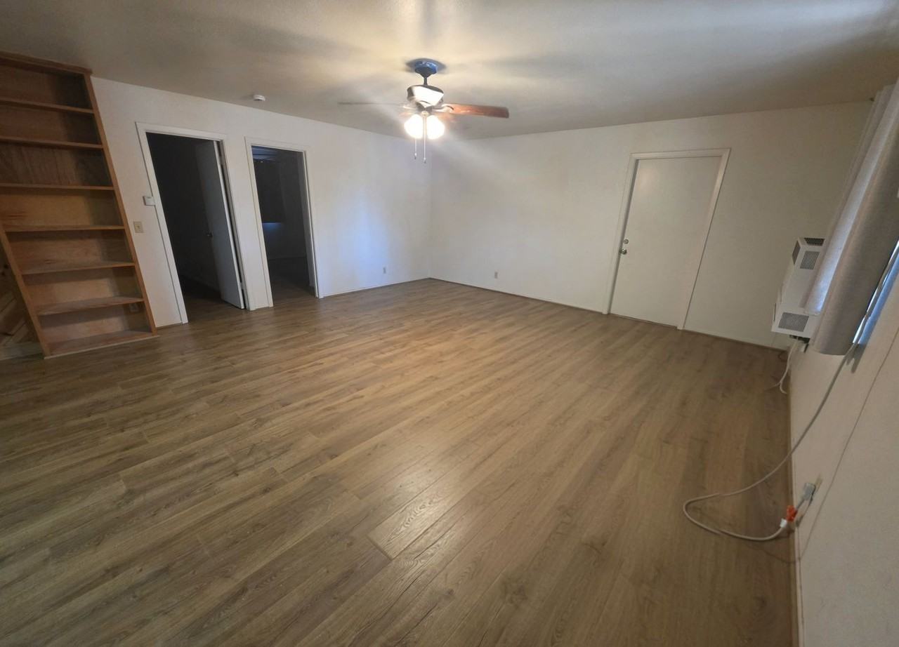 23367 South Ave - Photo 4 of 22
