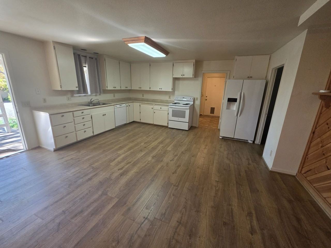 23367 South Ave - Photo 5 of 22