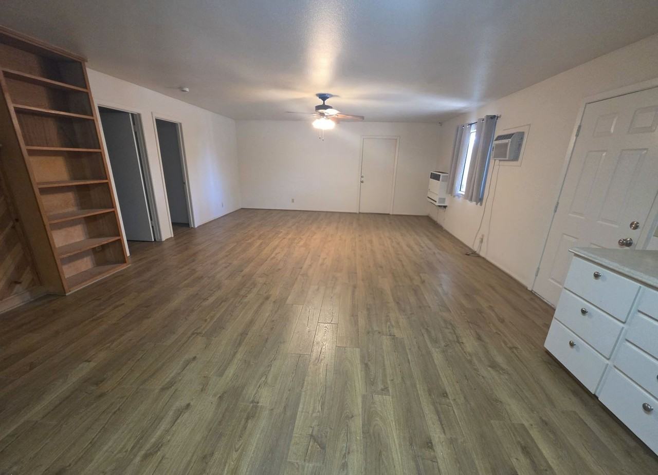 23367 South Ave - Photo 7 of 22