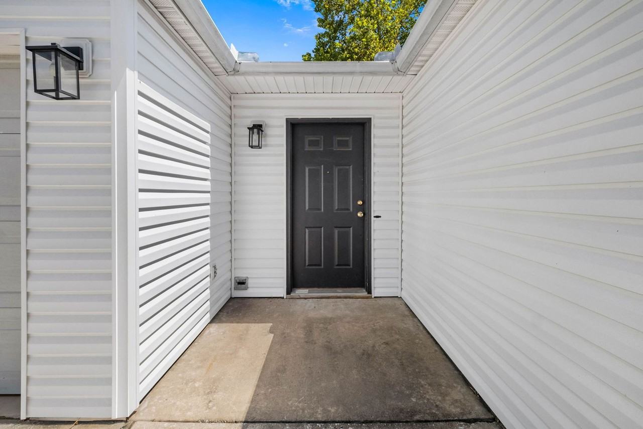 1206 Crescent St - Photo 4 of 28