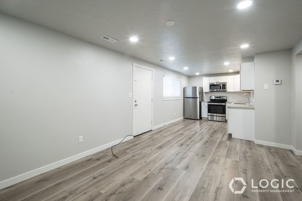 138 S 300 W #3 - Photo 4 of 12