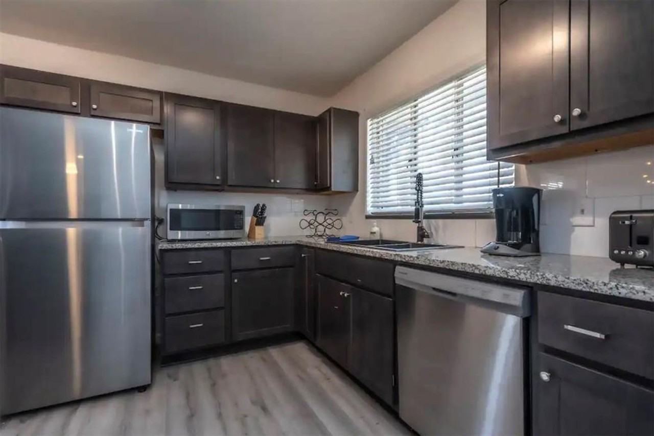 1232 Nw 39th St - Photo 2 of 25