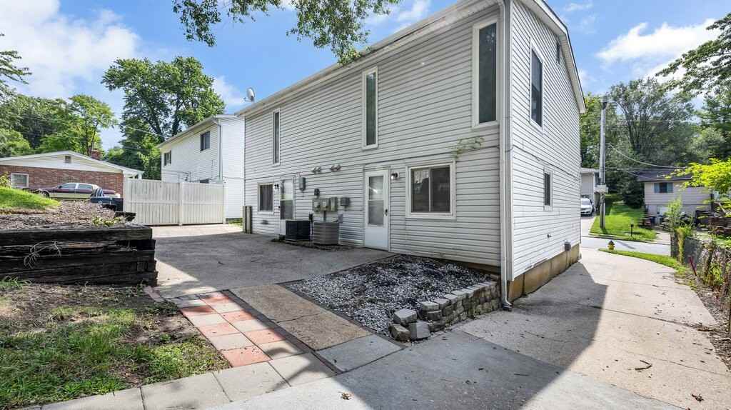 36 Lee Dr #D - Photo 3 of 18