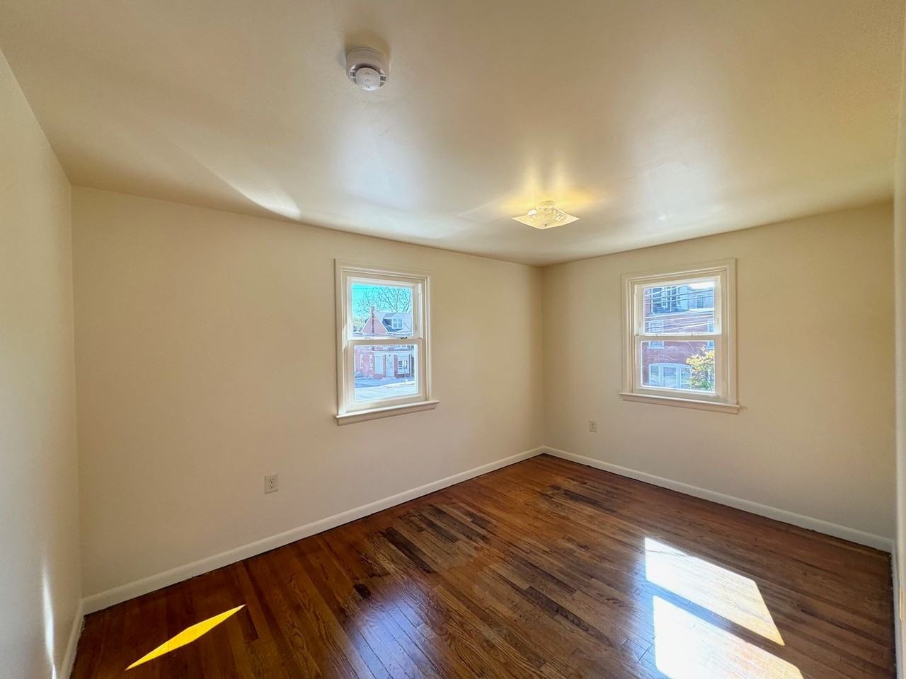 711 1st St - Photo 5 of 11