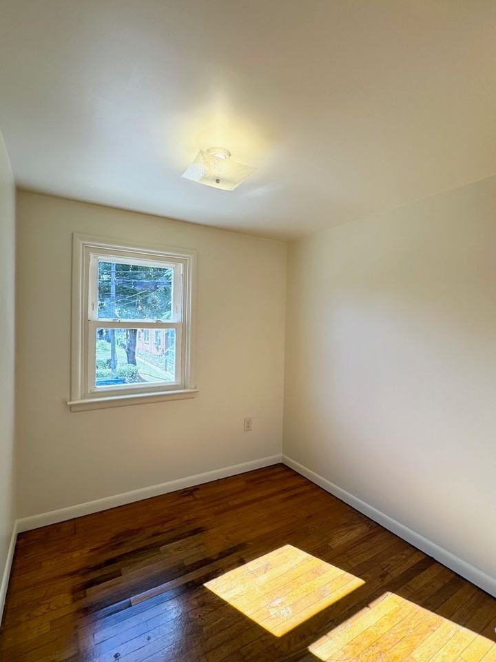 711 1st St - Photo 6 of 11
