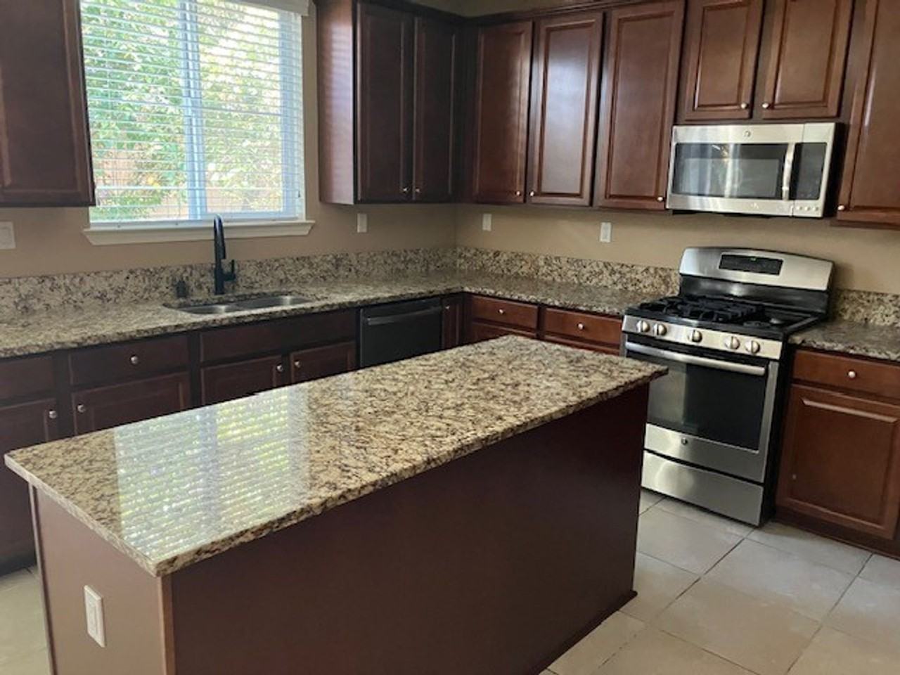 10861 Walnut Ridge Dr - Photo 3 of 11