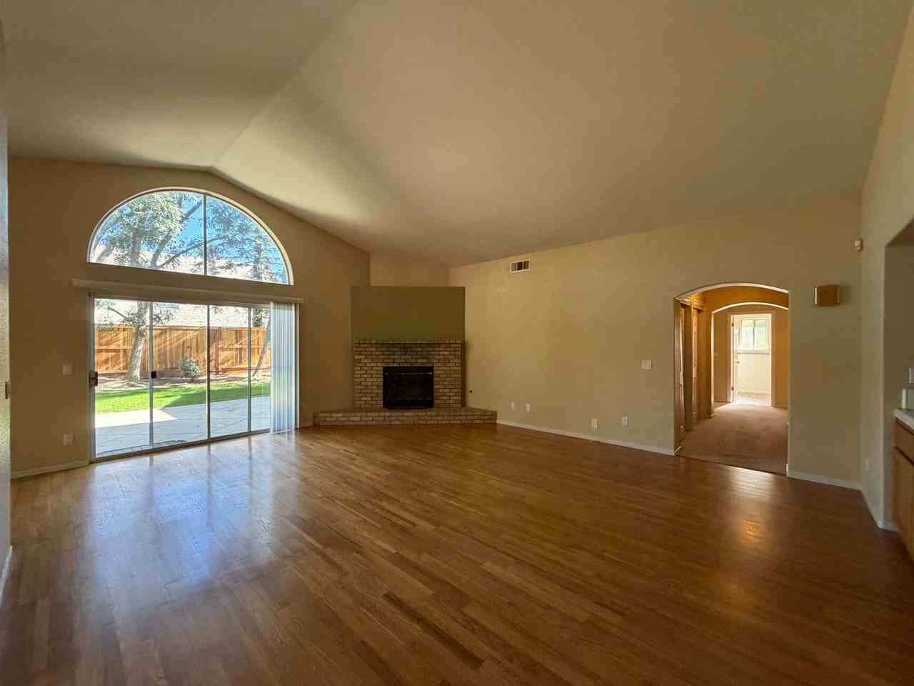 3263 Magnolia Ave - Photo 7 of 21