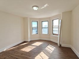 featured image of 1129 W Westmoreland St