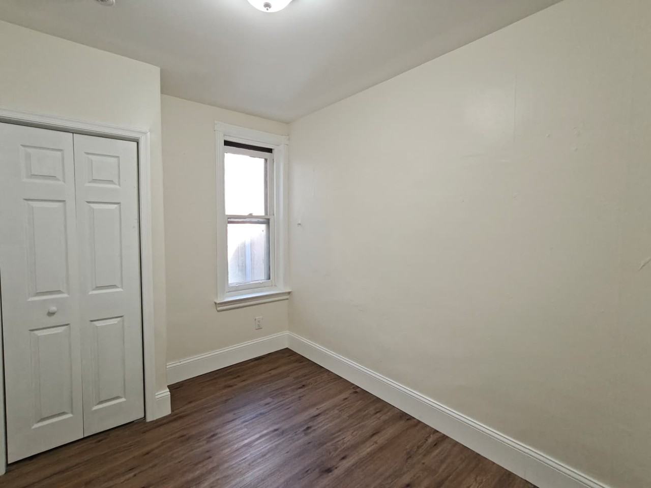 1129 W Westmoreland St - Photo 4 of 12