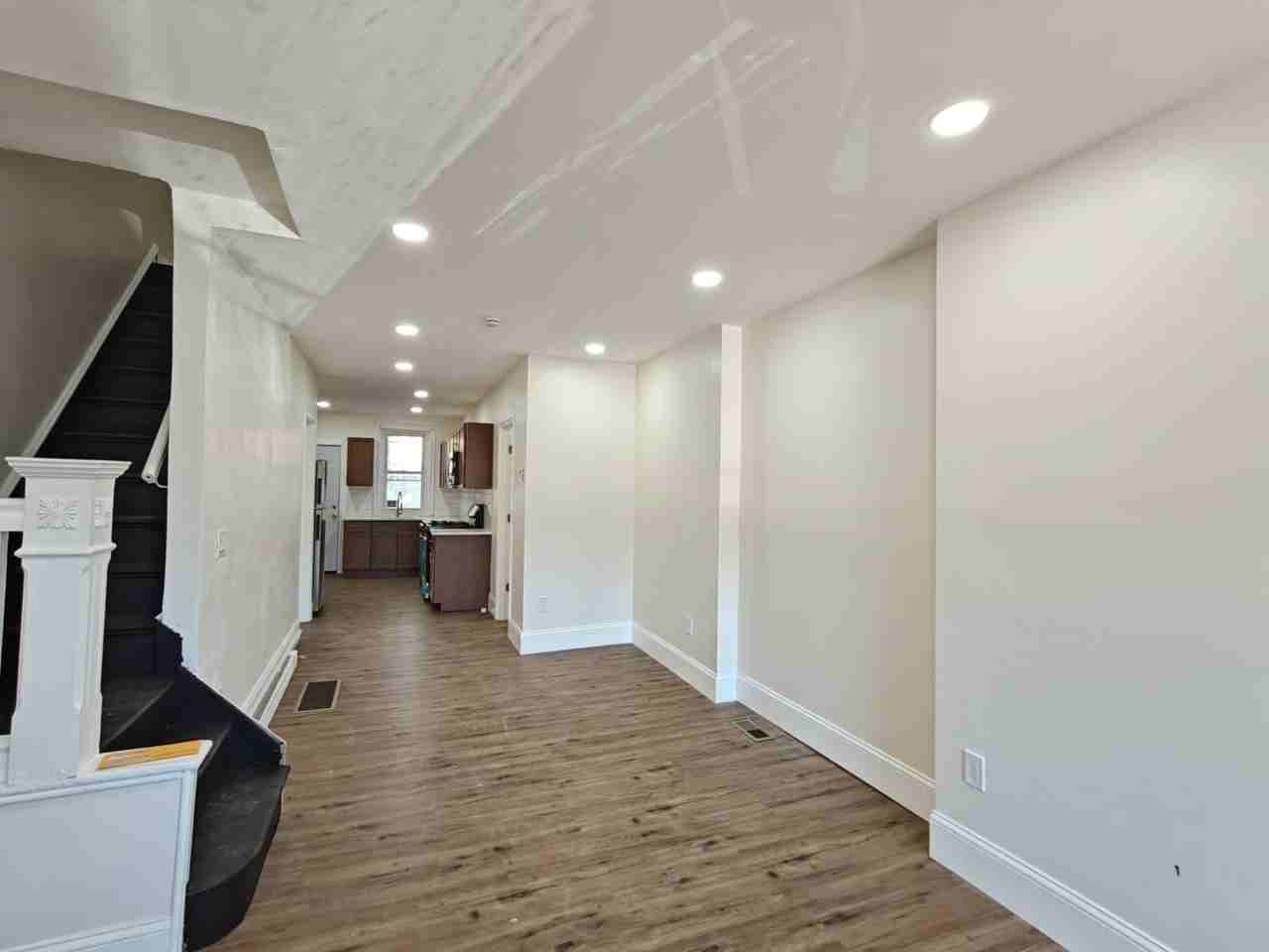 1129 W Westmoreland St - Photo 7 of 12