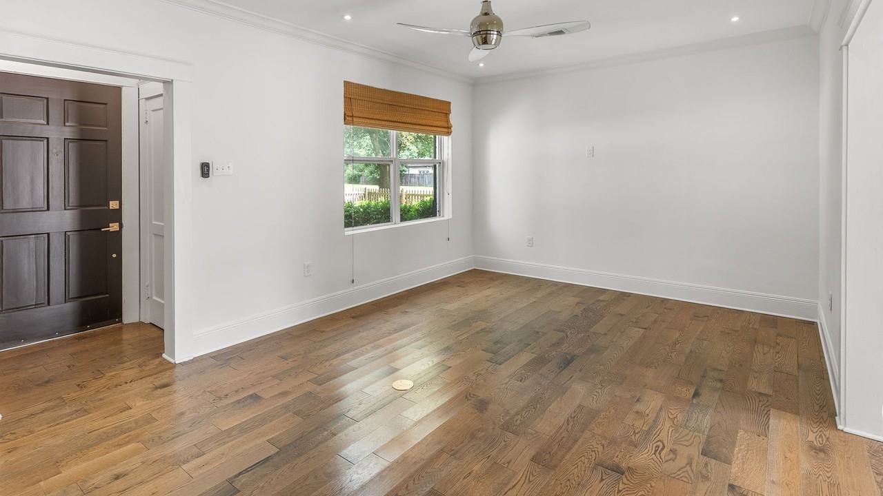 1447 Lee Dr - Photo 3 of 14