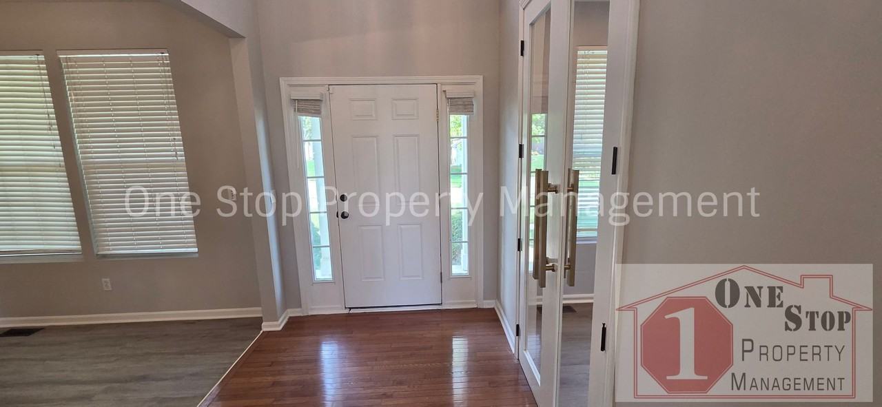 5501 N Bell St - Photo 3 of 35