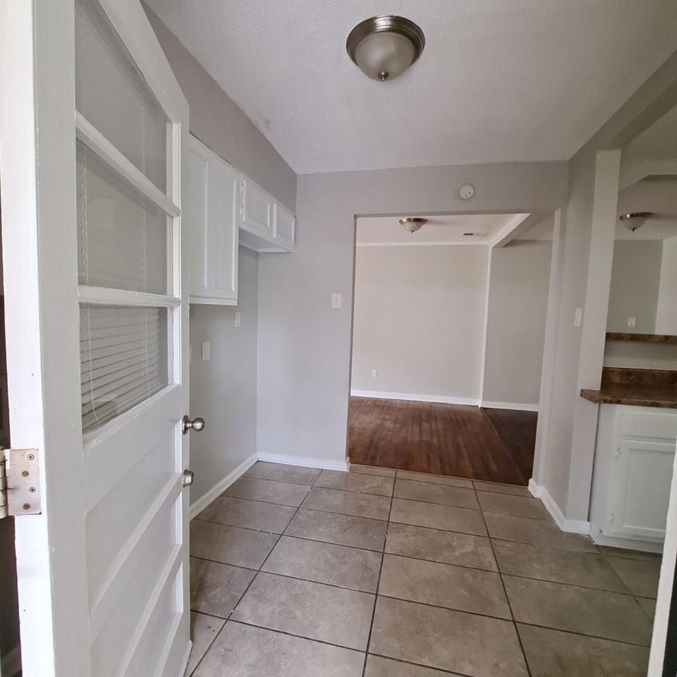 4514 Dunn Ave - Photo 3 of 9