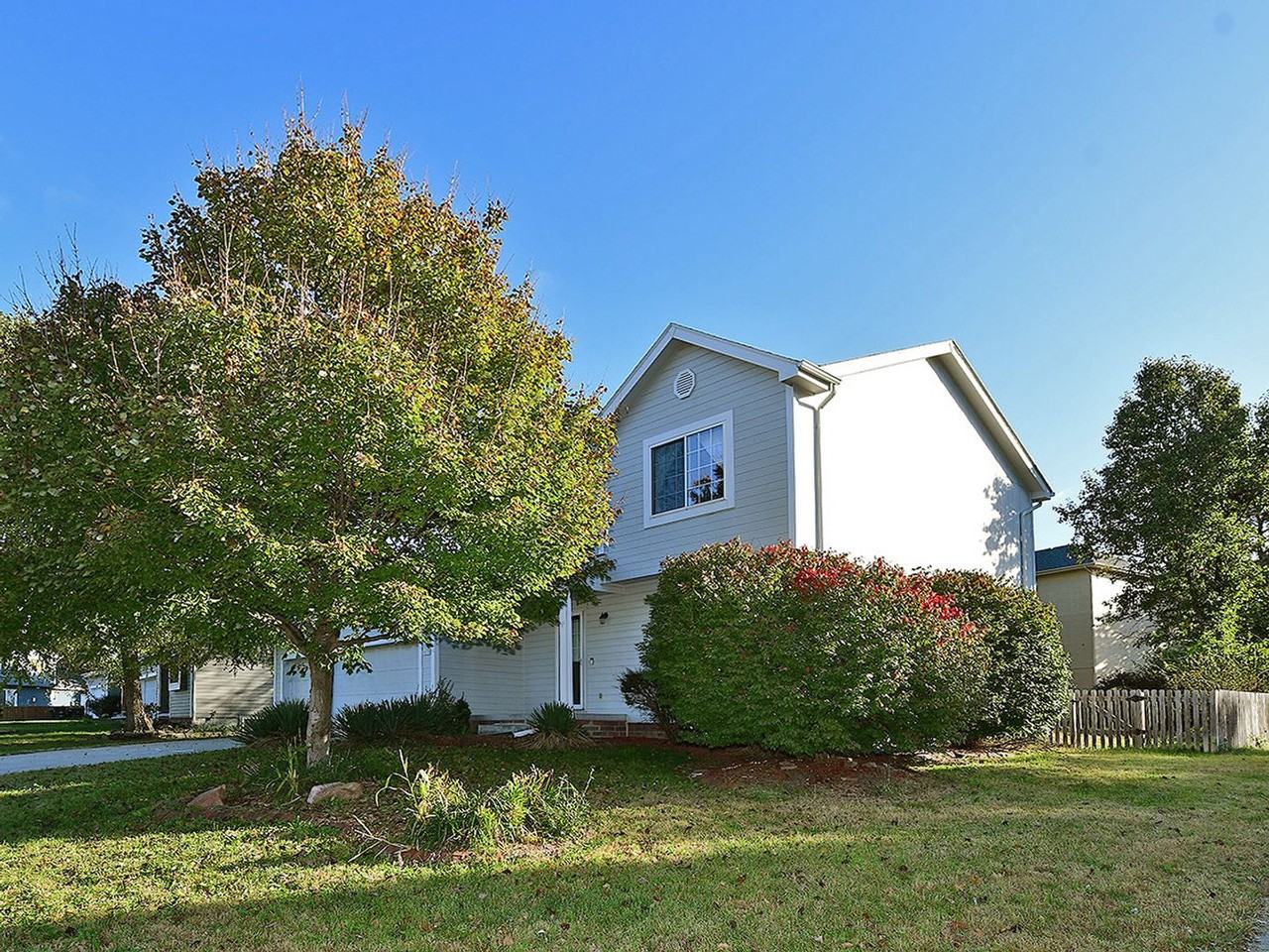 4413 S 176th Ave - Photo 3 of 38