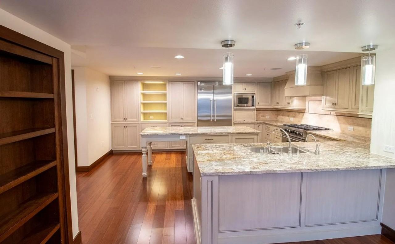 10660 Ne 9th Pl - Photo 5 of 33