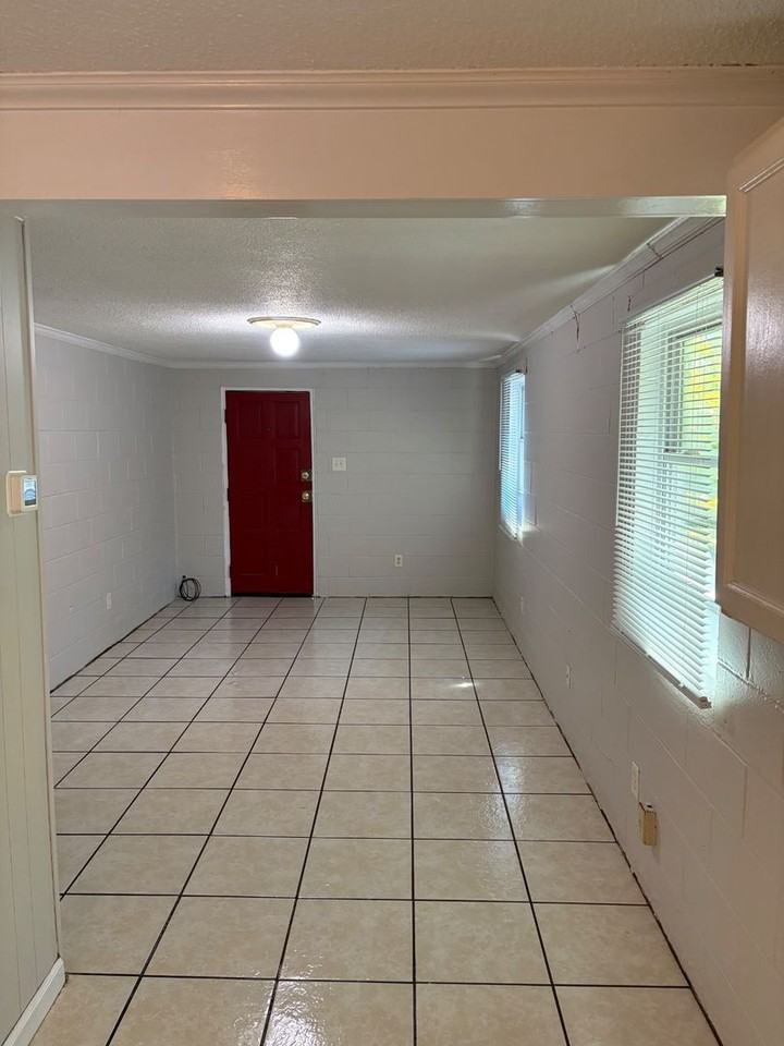 2433 Greene St - Photo 2 of 8