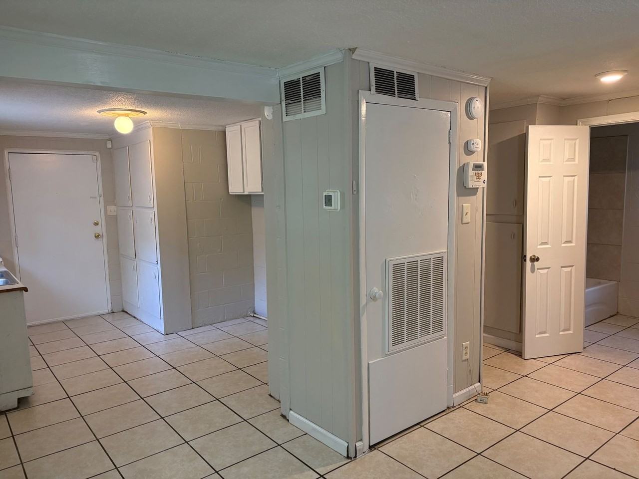 2433 Greene St - Photo 3 of 8
