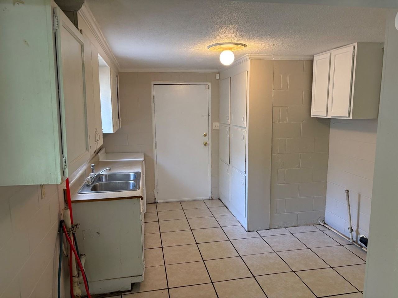 2433 Greene St - Photo 4 of 8