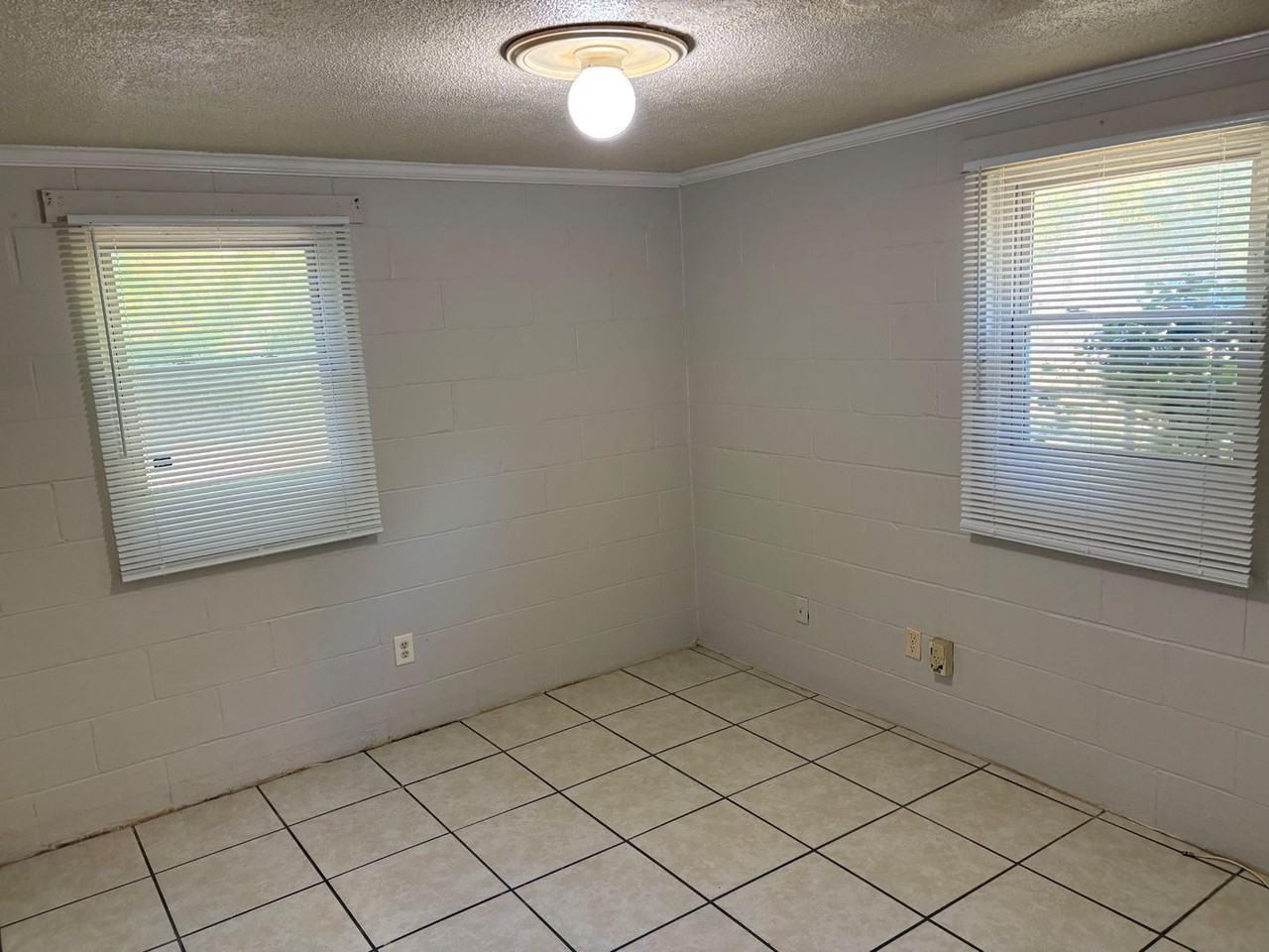 2433 Greene St - Photo 7 of 8