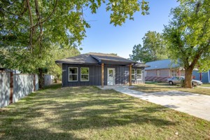 featured image of 614 W Rogers St