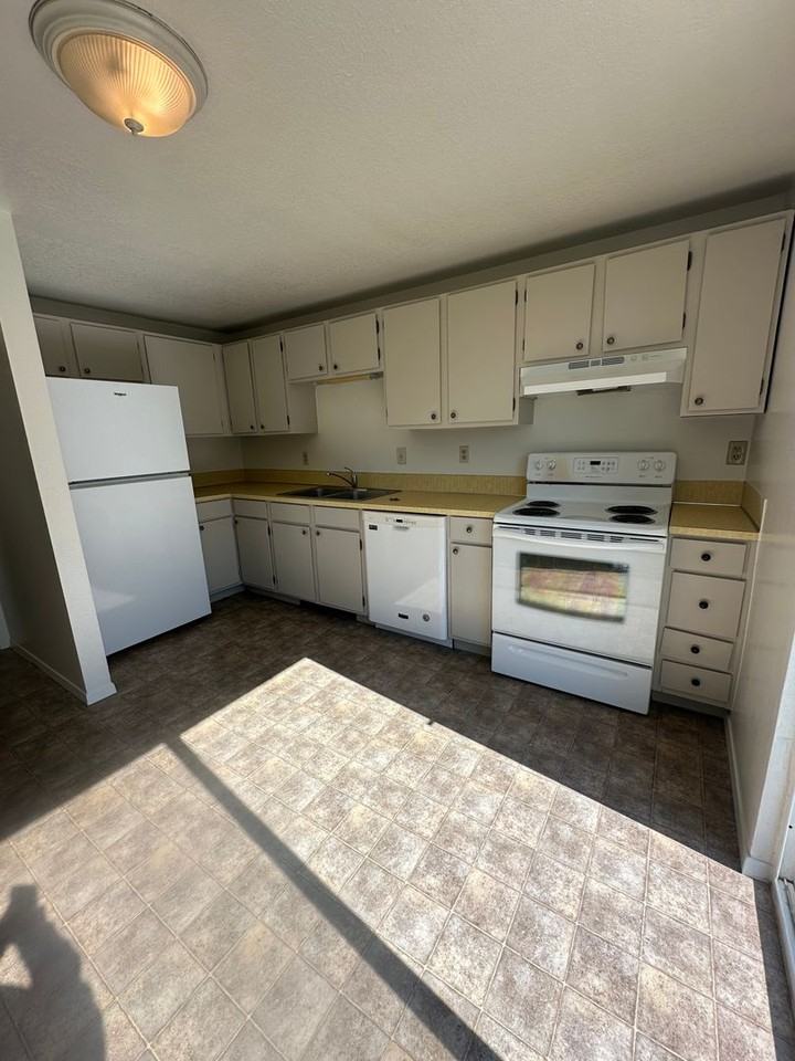 1020 N 1300 W - Photo 2 of 17