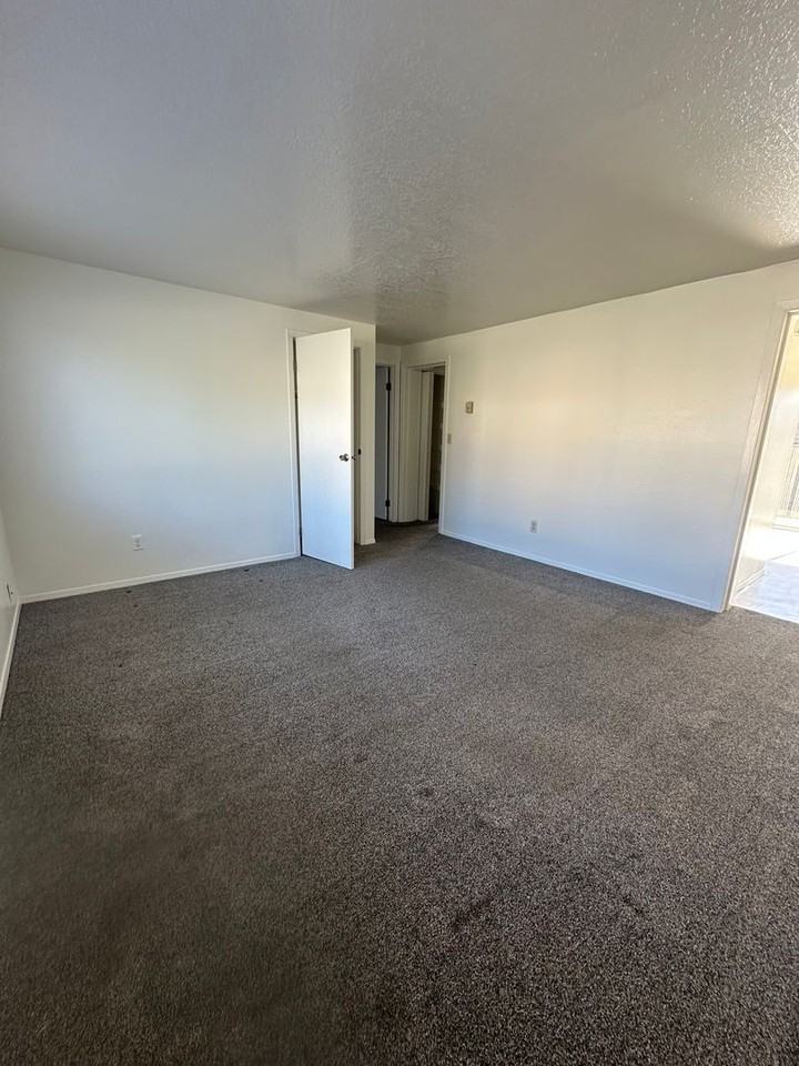 1020 N 1300 W - Photo 5 of 17
