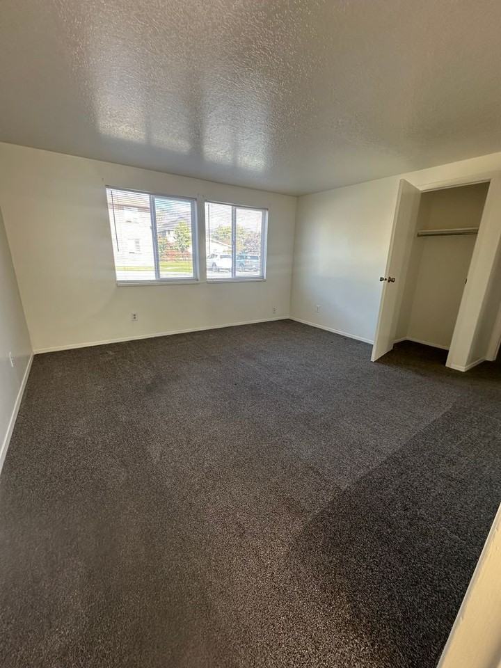 1020 N 1300 W - Photo 6 of 17