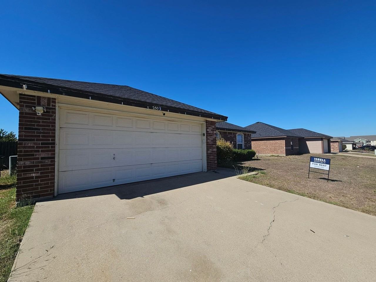 2503 Hydrangea Ave - Photo 2 of 31