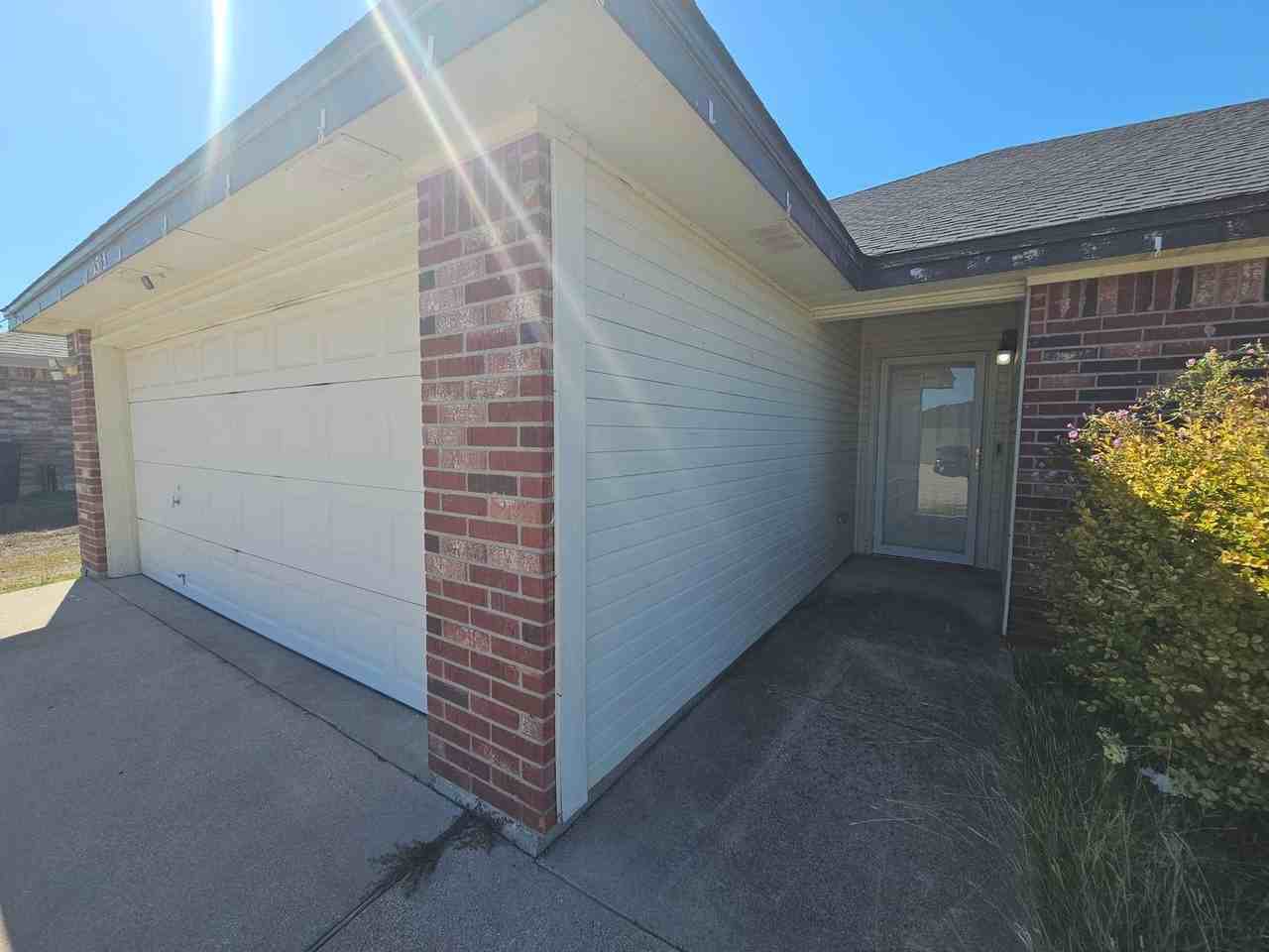 2503 Hydrangea Ave - Photo 3 of 31