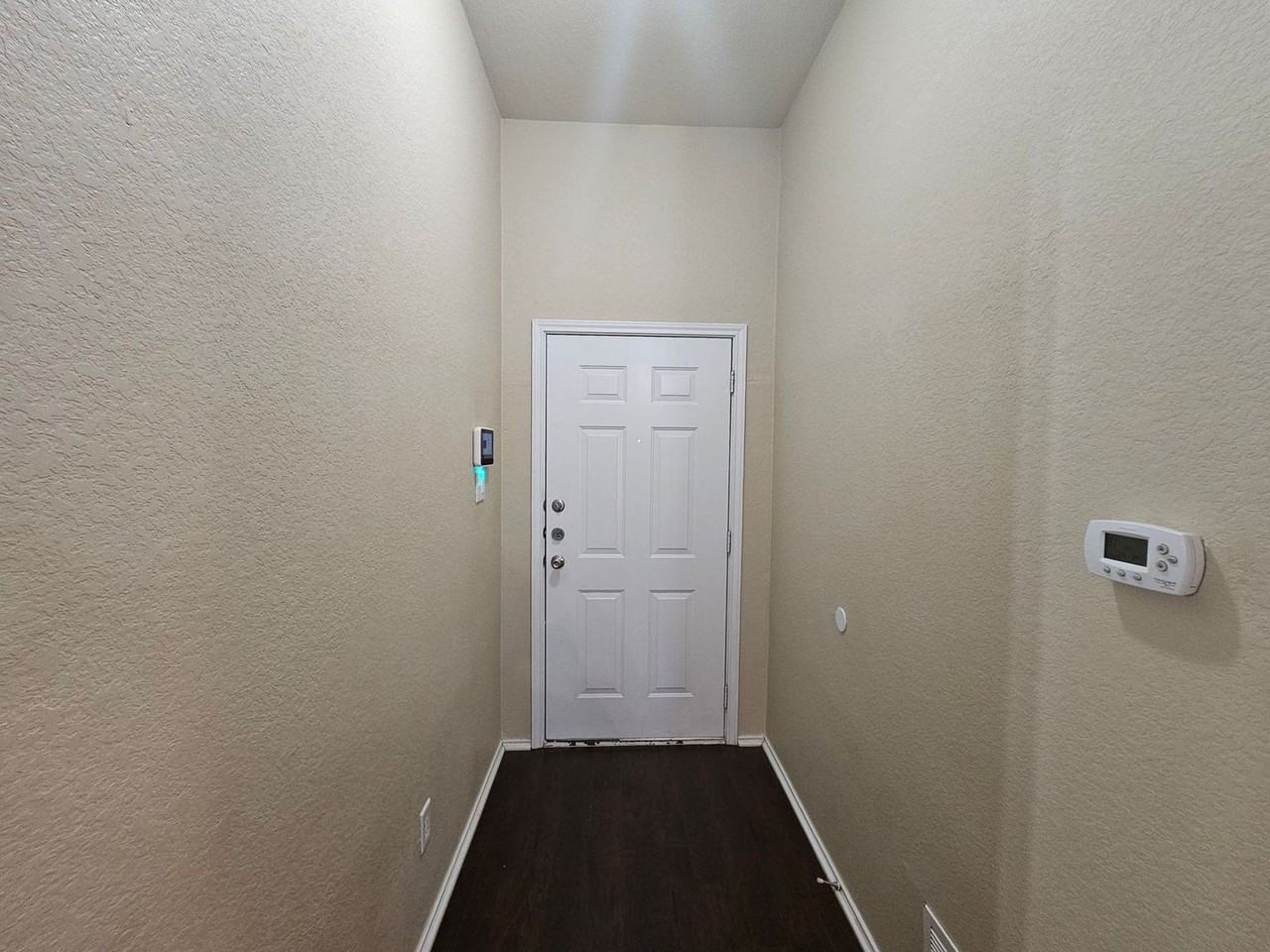 2503 Hydrangea Ave - Photo 4 of 31