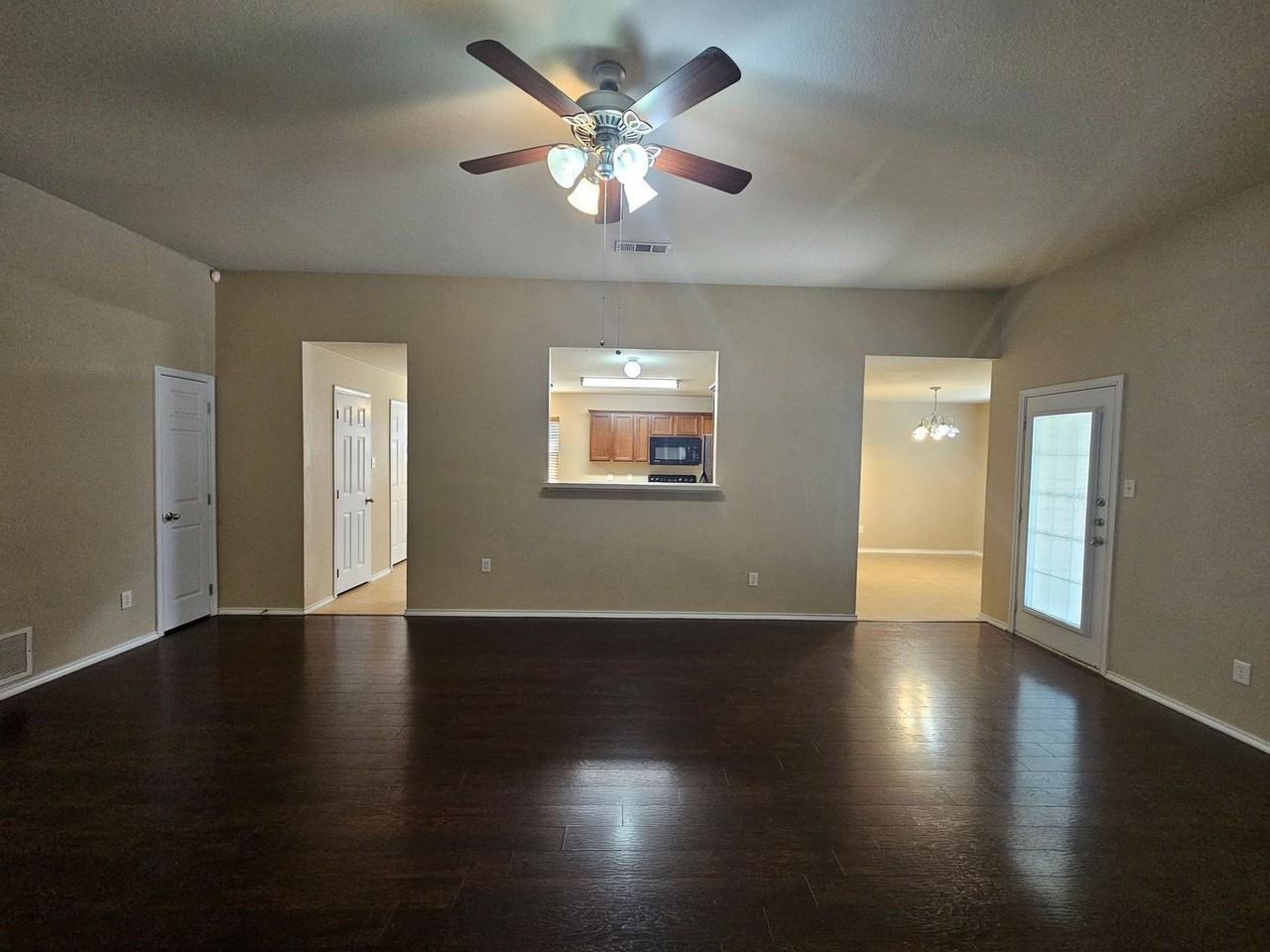 2503 Hydrangea Ave - Photo 5 of 31