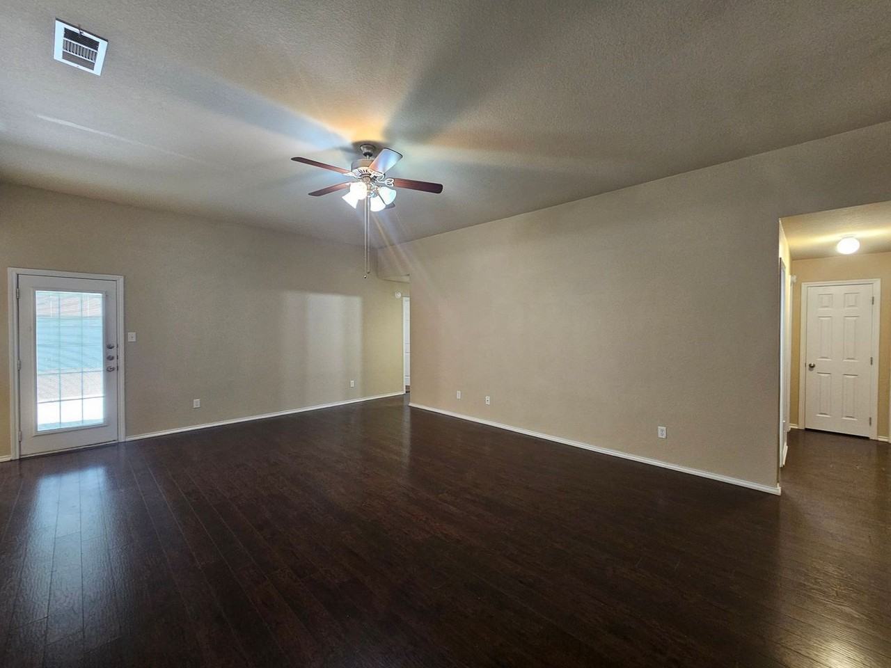 2503 Hydrangea Ave - Photo 6 of 31