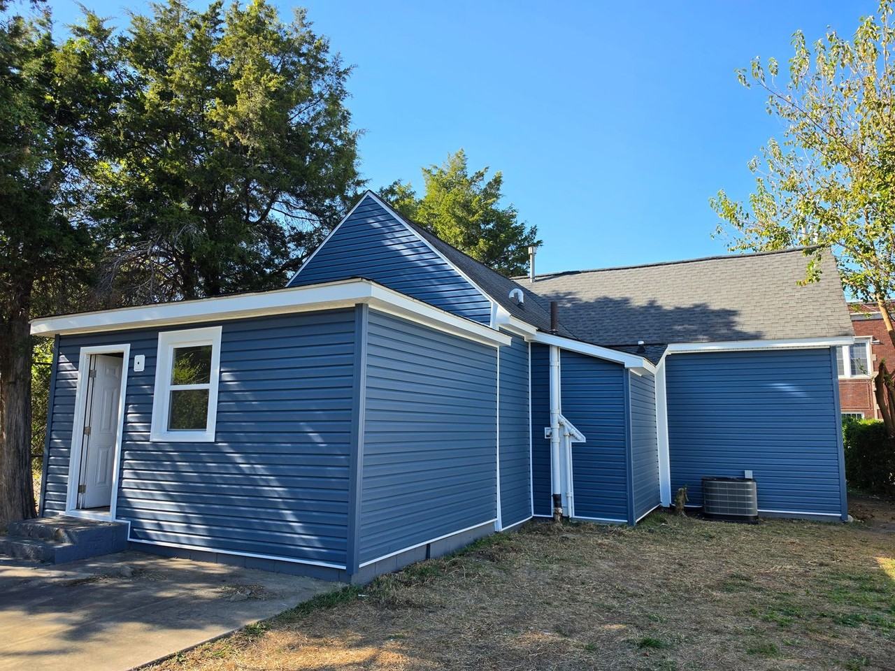 1010 Bronson St - Photo 5 of 12