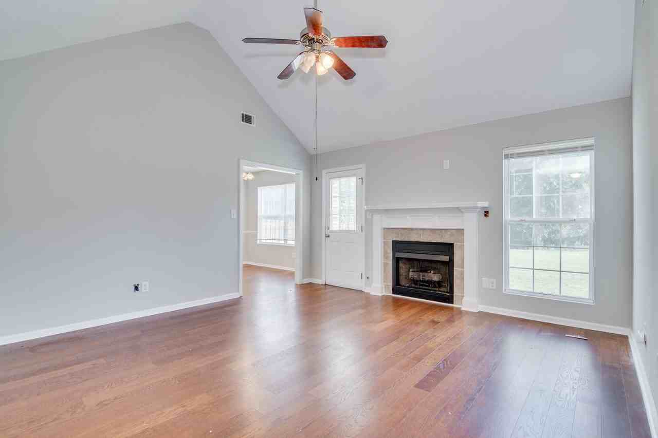609 Creek Bottom Trl - Photo 7 of 34