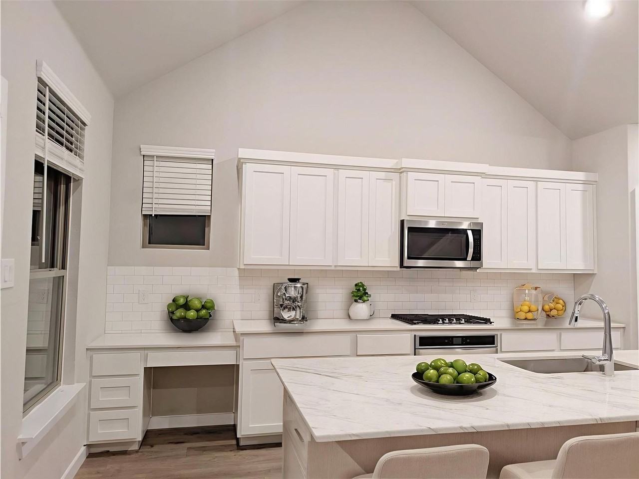 2429 Linto St - Photo 2 of 13