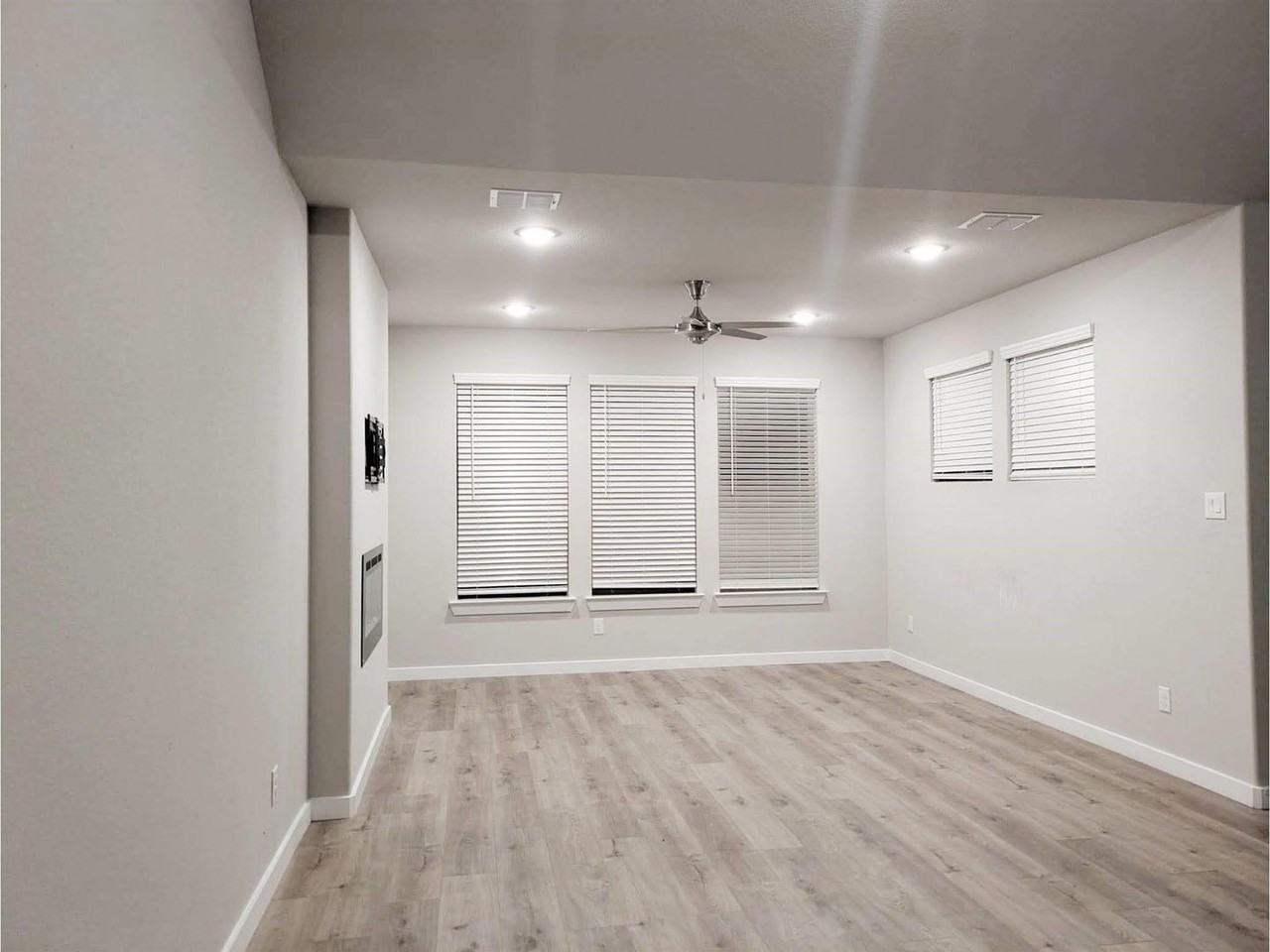 2429 Linto St - Photo 4 of 13