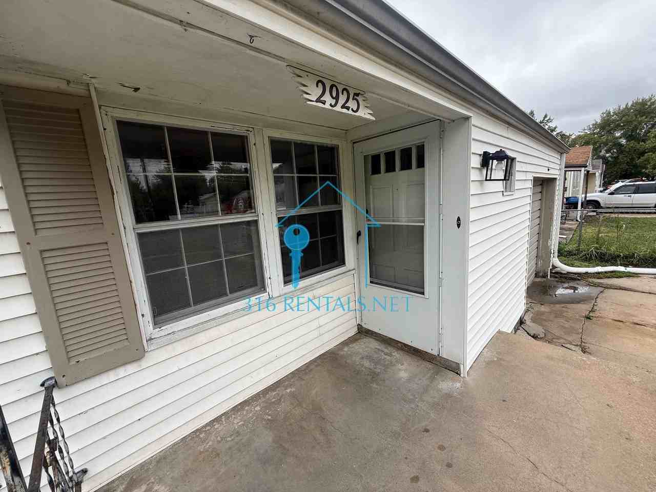 2925 E Pawnee St - Photo 2 of 16